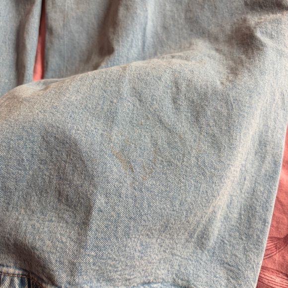 American Eagle- Dreamy Drape Strigid Low-Rise Ultra Wide-Leg Jean Light Aglow 8 - Picture 10 of 10